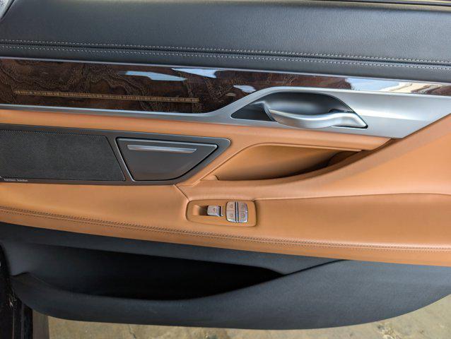 Photo of 2022 Carbon Black Metallic BMW 740