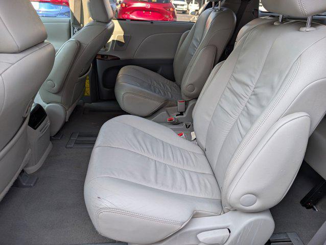 Photo of 2011 Silver Sky Metallic Toyota Sienna