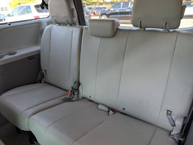Photo of 2011 Silver Sky Metallic Toyota Sienna