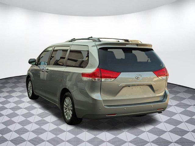 Photo of 2011 Silver Sky Metallic Toyota Sienna