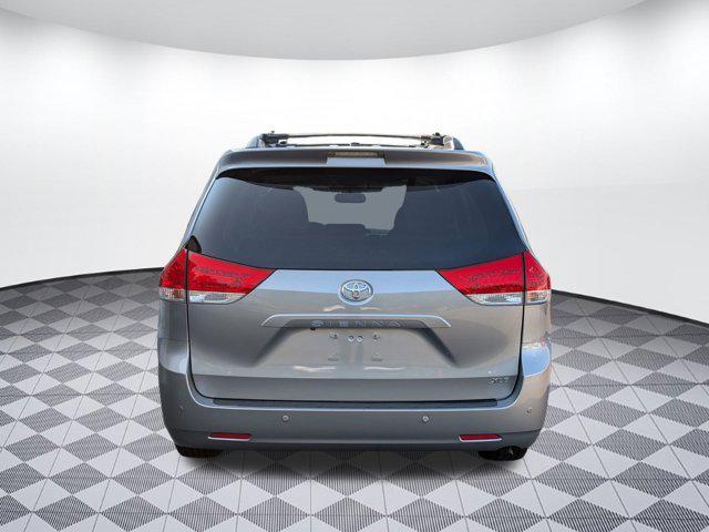Photo of 2011 Silver Sky Metallic Toyota Sienna