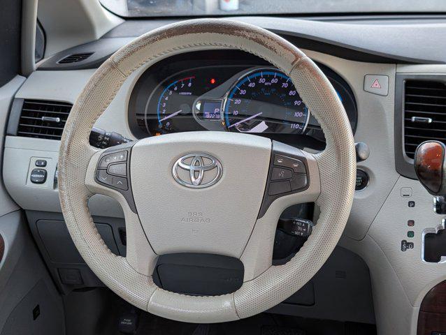 Photo of 2011 Silver Sky Metallic Toyota Sienna