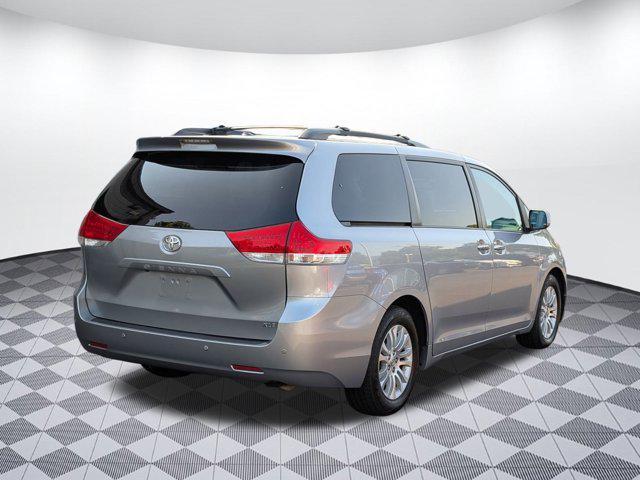 Photo of 2011 Silver Sky Metallic Toyota Sienna