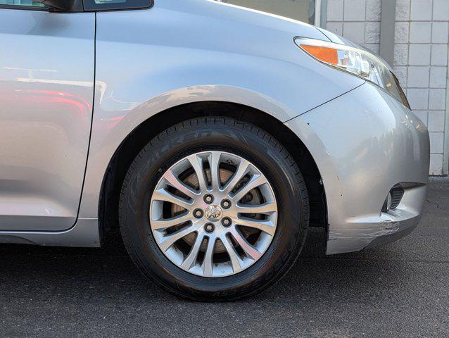 Photo of 2011 Silver Sky Metallic Toyota Sienna