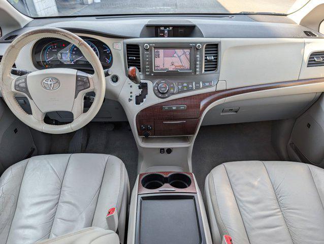 Photo of 2011 Silver Sky Metallic Toyota Sienna