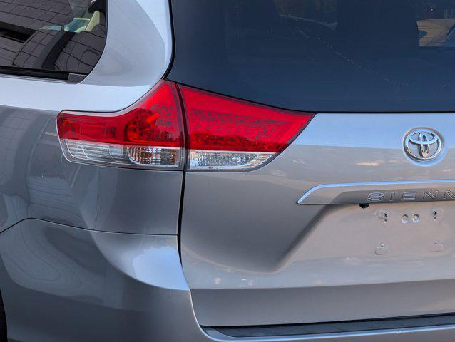 Photo of 2011 Silver Sky Metallic Toyota Sienna