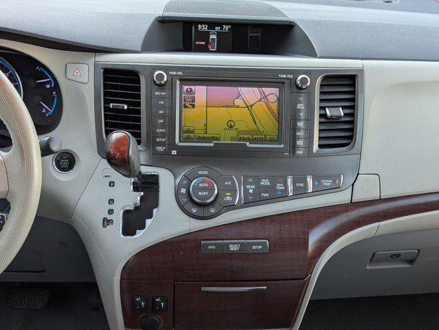 Photo of 2011 Silver Sky Metallic Toyota Sienna