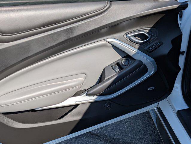 Photo of 2019 Summit White Chevrolet Camaro