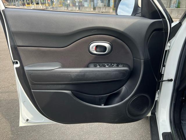 Photo of 2018 White Kia Soul
