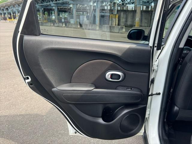 Photo of 2018 White Kia Soul