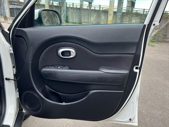 Photo of 2018 White Kia Soul