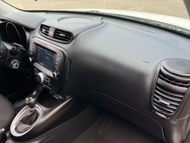 Photo of 2018 White Kia Soul