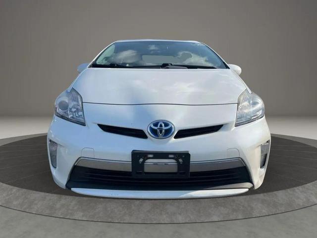 Photo of 2013 White Toyota Prius Plug-in