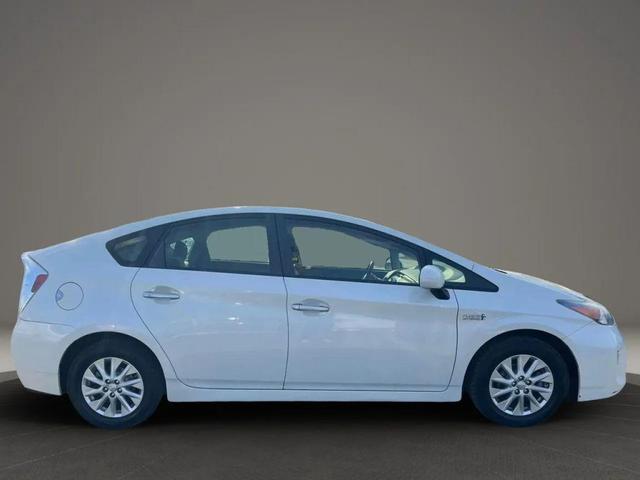 Photo of 2013 White Toyota Prius Plug-in