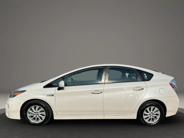 Photo of 2013 White Toyota Prius Plug-in