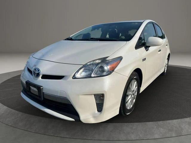 Photo of 2013 White Toyota Prius Plug-in