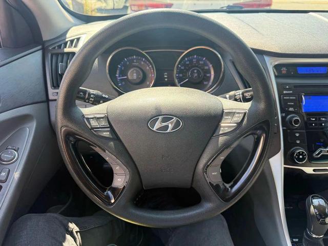 Photo of 2013 Blue Hyundai SONATA