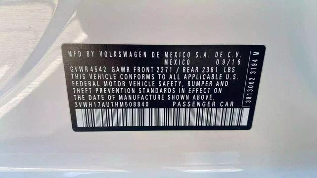 Photo of 2017 Pure White Volkswagen Golf Alltrack