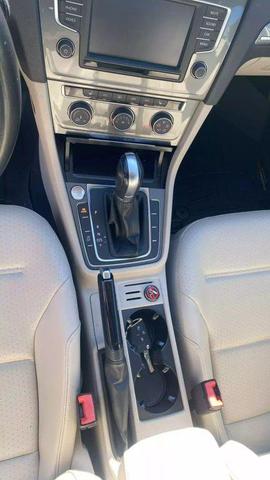 Photo of 2017 Pure White Volkswagen Golf Alltrack