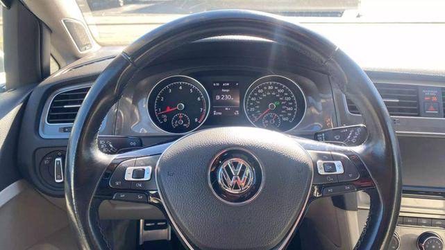 Photo of 2017 Pure White Volkswagen Golf Alltrack