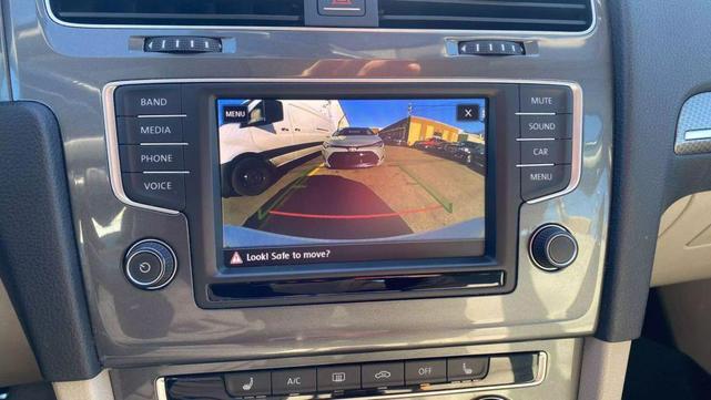 Photo of 2017 Pure White Volkswagen Golf Alltrack