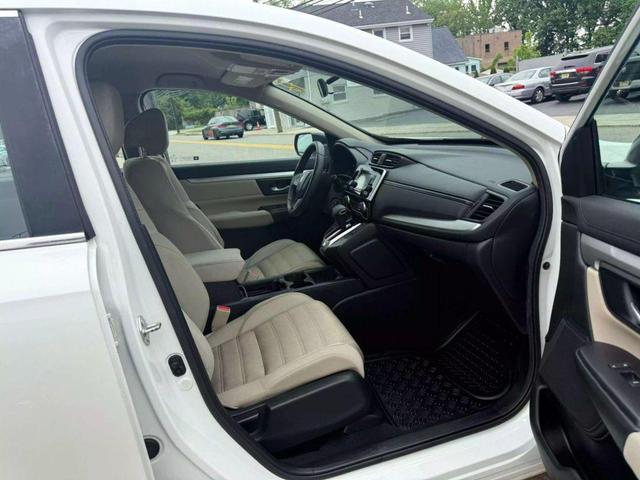 Photo of 2017 White Diamond Pearl Honda CR-V