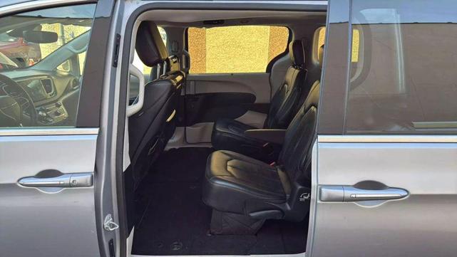 Photo of 2018 Billet Silver Metallic Clearcoat Chrysler Pacifica