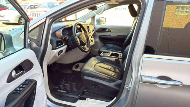 Photo of 2018 Billet Silver Metallic Clearcoat Chrysler Pacifica