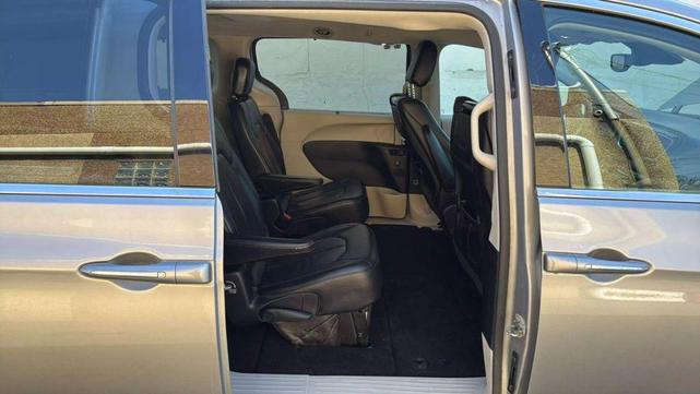 Photo of 2018 Billet Silver Metallic Clearcoat Chrysler Pacifica