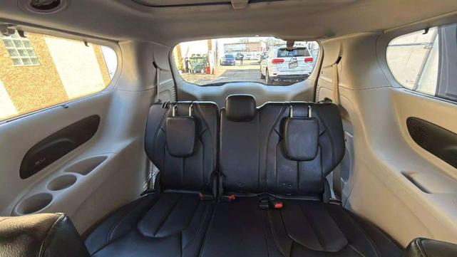 Photo of 2018 Billet Silver Metallic Clearcoat Chrysler Pacifica