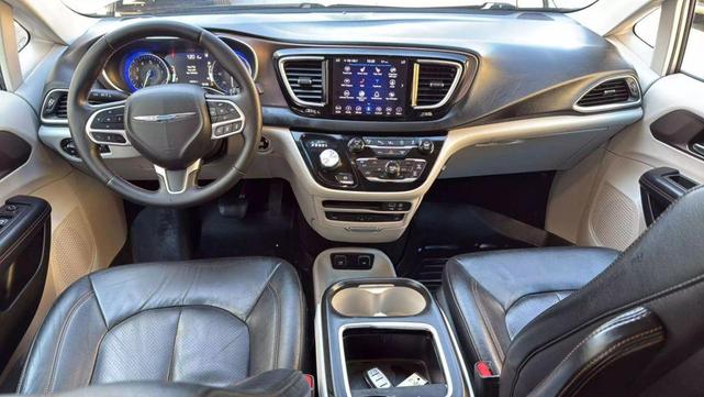 Photo of 2018 Billet Silver Metallic Clearcoat Chrysler Pacifica