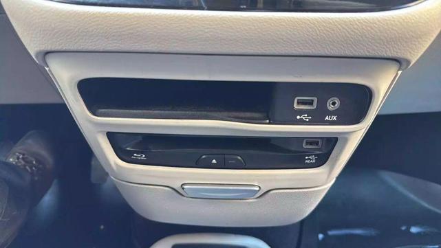 Photo of 2018 Billet Silver Metallic Clearcoat Chrysler Pacifica