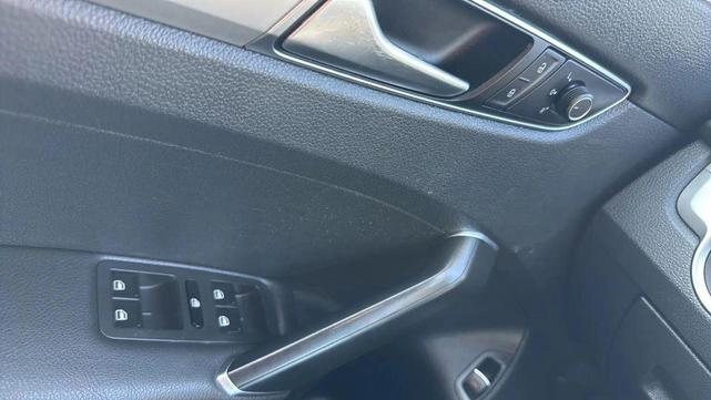 Photo of 2017 Pure White Volkswagen Passat