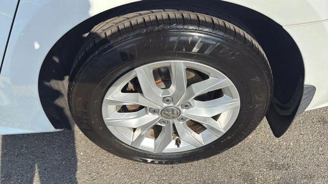 Photo of 2017 Pure White Volkswagen Passat