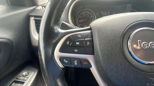 Photo of 2015 White Exterior Jeep Cherokee