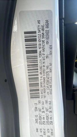Photo of 2015 White Exterior Jeep Cherokee