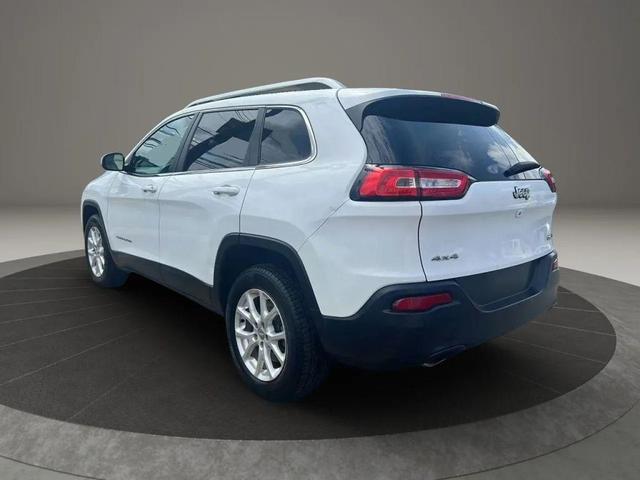 Photo of 2015 White Exterior Jeep Cherokee