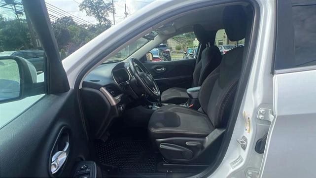 Photo of 2015 White Exterior Jeep Cherokee