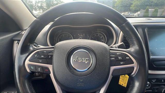 Photo of 2015 White Exterior Jeep Cherokee