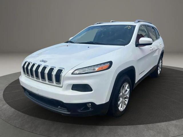 Photo of 2015 White Exterior Jeep Cherokee
