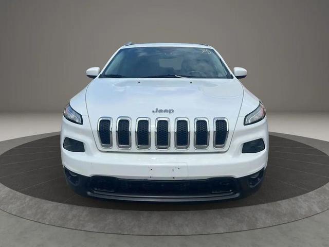 Photo of 2015 White Exterior Jeep Cherokee