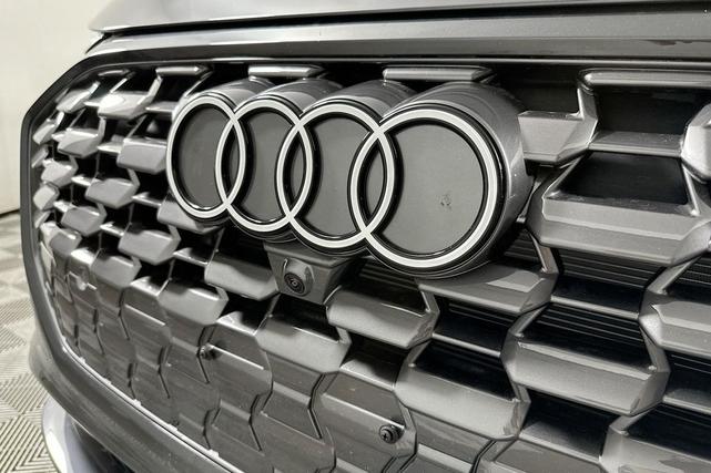 Photo of 2025 Tambora Gray Metallic Audi Q5