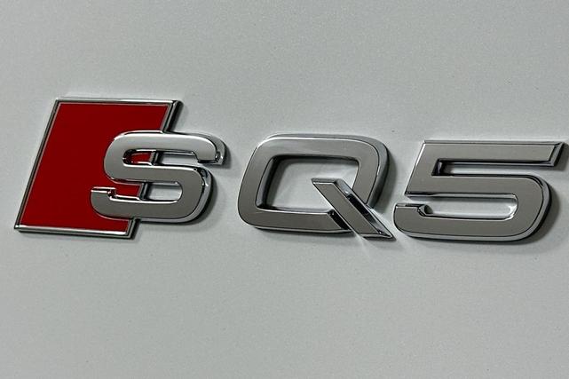 Photo of 2025 Glacier White Metallic Audi SQ5