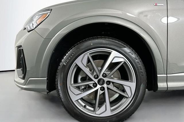 Photo of 2025 Chronos Gray Metallic Audi Q3