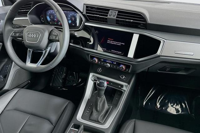 Photo of 2025 Chronos Gray Metallic Audi Q3