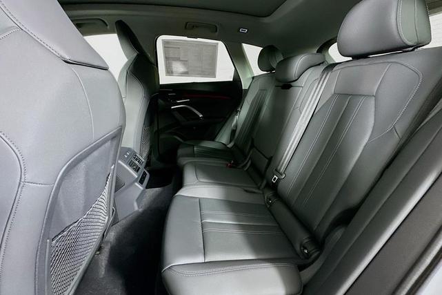 Photo of 2025 Glacier White Metallic Audi Q5