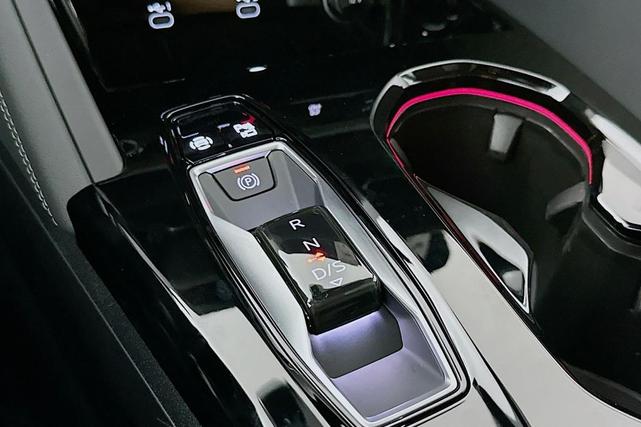 Photo of 2025 Glacier White Metallic Audi Q5