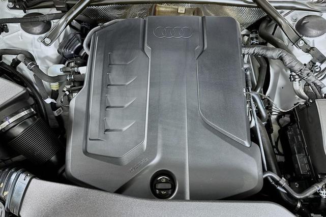 Photo of 2025 Glacier White Metallic Audi Q5