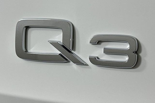Photo of 2025 Arkona White Audi Q3
