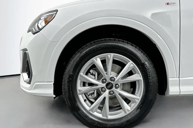 Photo of 2025 Arkona White Audi Q3